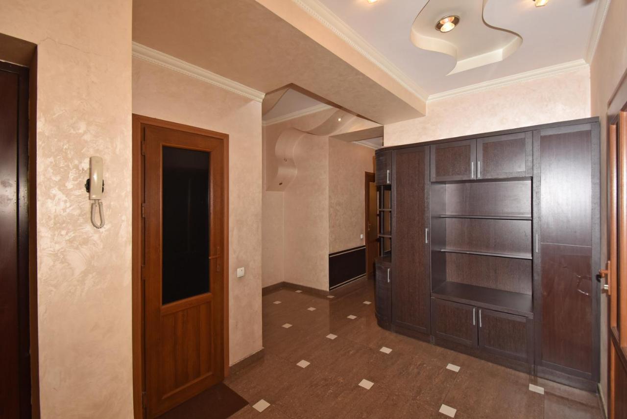 Armenak Apartment 5-Комнатная Jerevan Eksteriør bilde